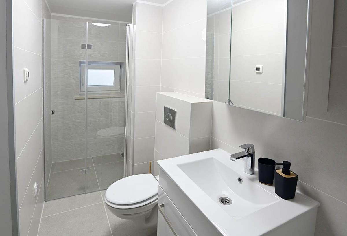 Apartment D & Studio L Dobrinj Buitenkant foto