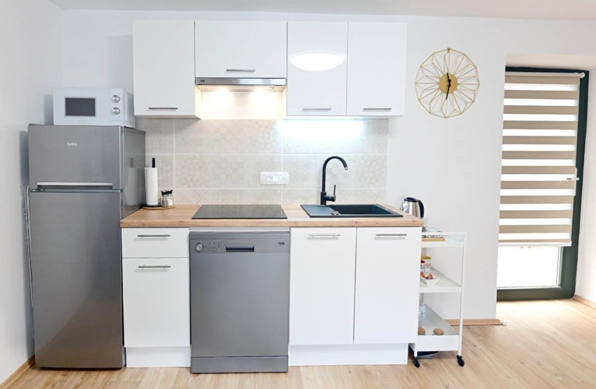 Apartment D & Studio L Dobrinj Buitenkant foto