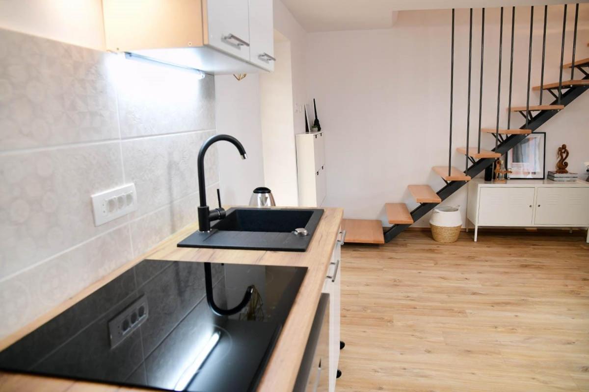 Apartment D & Studio L Dobrinj Buitenkant foto