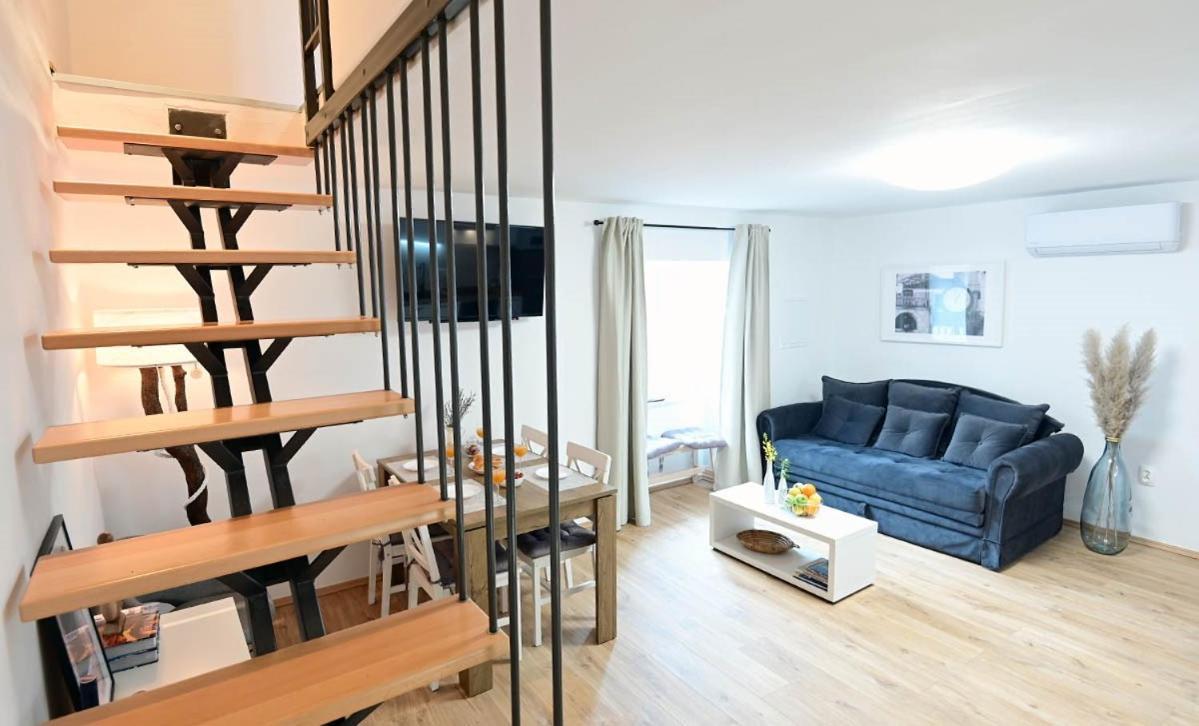 Apartment D & Studio L Dobrinj Buitenkant foto