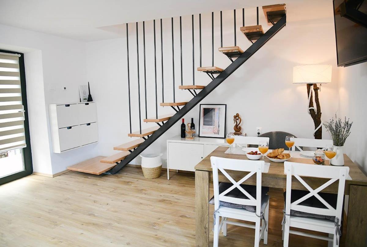 Apartment D & Studio L Dobrinj Buitenkant foto