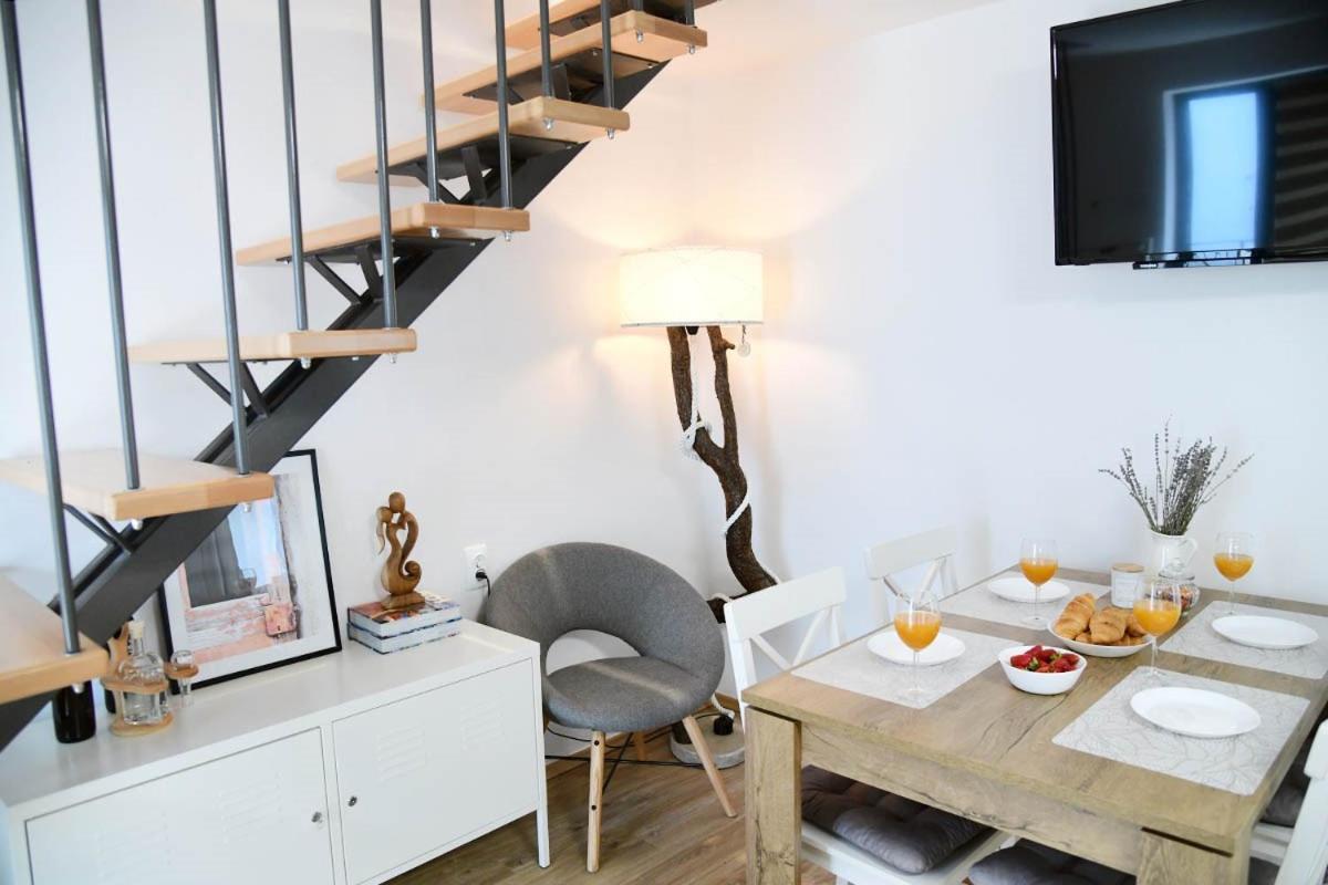 Apartment D & Studio L Dobrinj Buitenkant foto