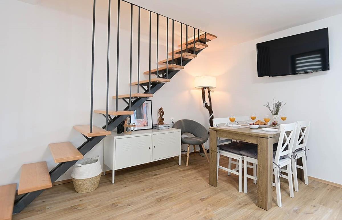 Apartment D & Studio L Dobrinj Buitenkant foto