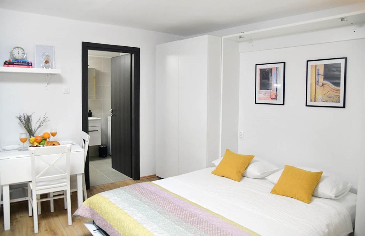 Apartment D & Studio L Dobrinj Buitenkant foto