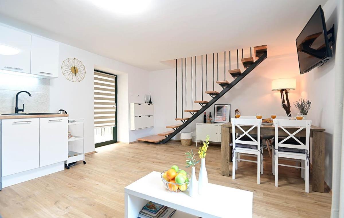 Apartment D & Studio L Dobrinj Buitenkant foto
