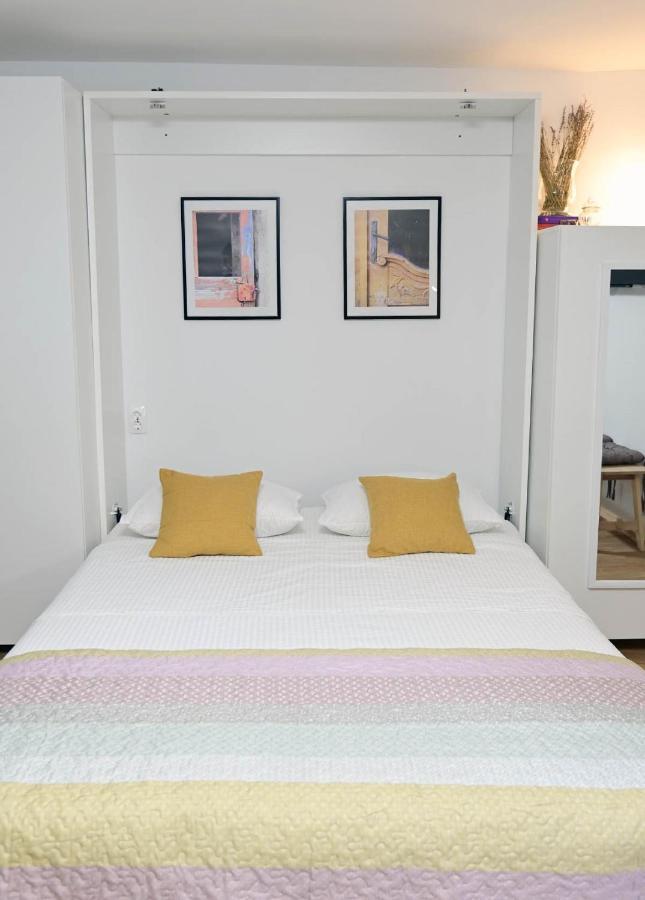Apartment D & Studio L Dobrinj Buitenkant foto