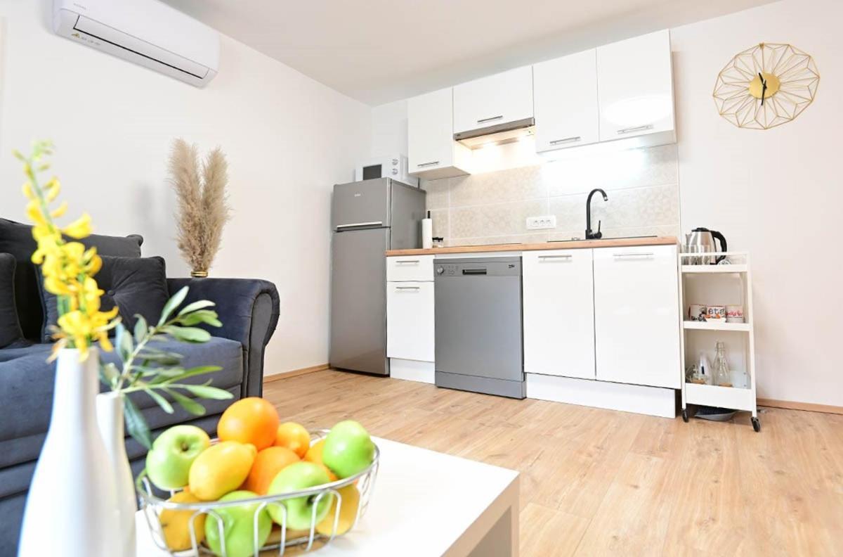 Apartment D & Studio L Dobrinj Buitenkant foto